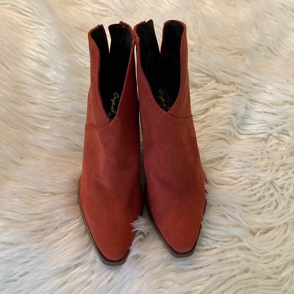 Qupid Shoes - QUPID Booties never been worn size 8.5 beautiful color heel is 4”